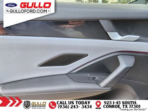 Used 2025 Volkswagen Tiguan SE FWD image 14