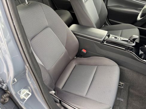 Used 2025 Toyota Prius LE image 34