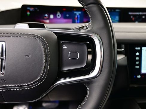 Used 2025 Lincoln Navigator Reserve image 17