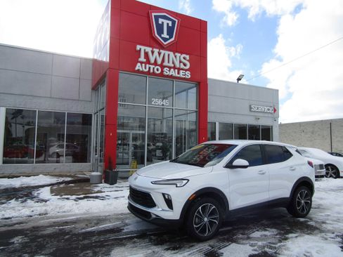 Used 2025 Buick Encore GX Preferred image 2