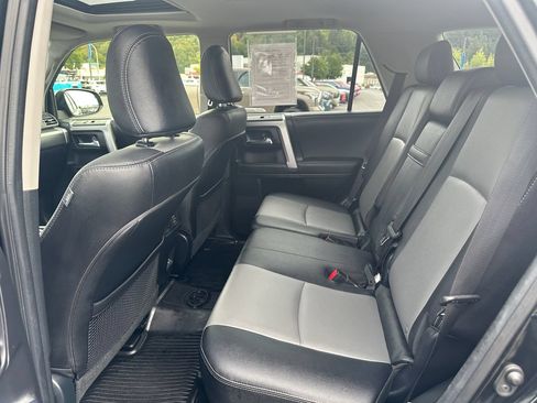 Used 2023 Toyota 4Runner SR5 Premium w/ Moonroof Package AWD/4WD image 15