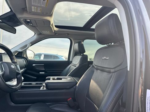 Used 2025 Ford Expedition Max Platinum AWD/4WD image 5