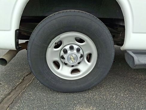 Used 2023 Chevrolet Express 3500 LS image 9