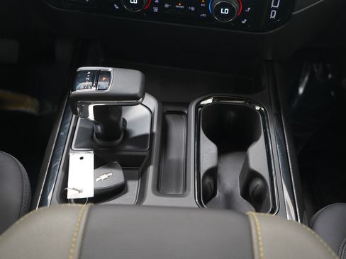 Used 2024 Chevrolet Silverado 1500 ZR2 image 17