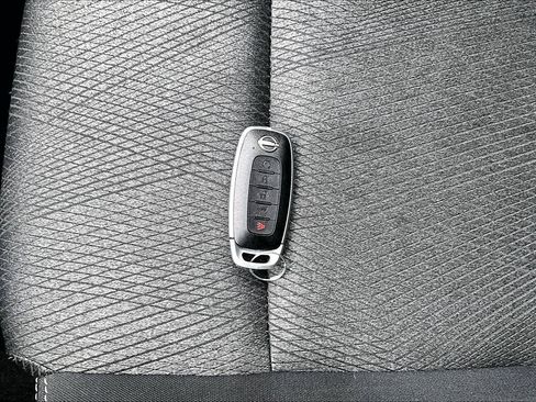 Used 2025 Nissan Rogue SV AWD/4WD image 36