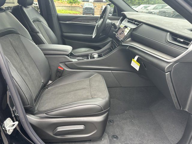 New 2026 Jeep Grand Cherokee Altitude RWD image 13