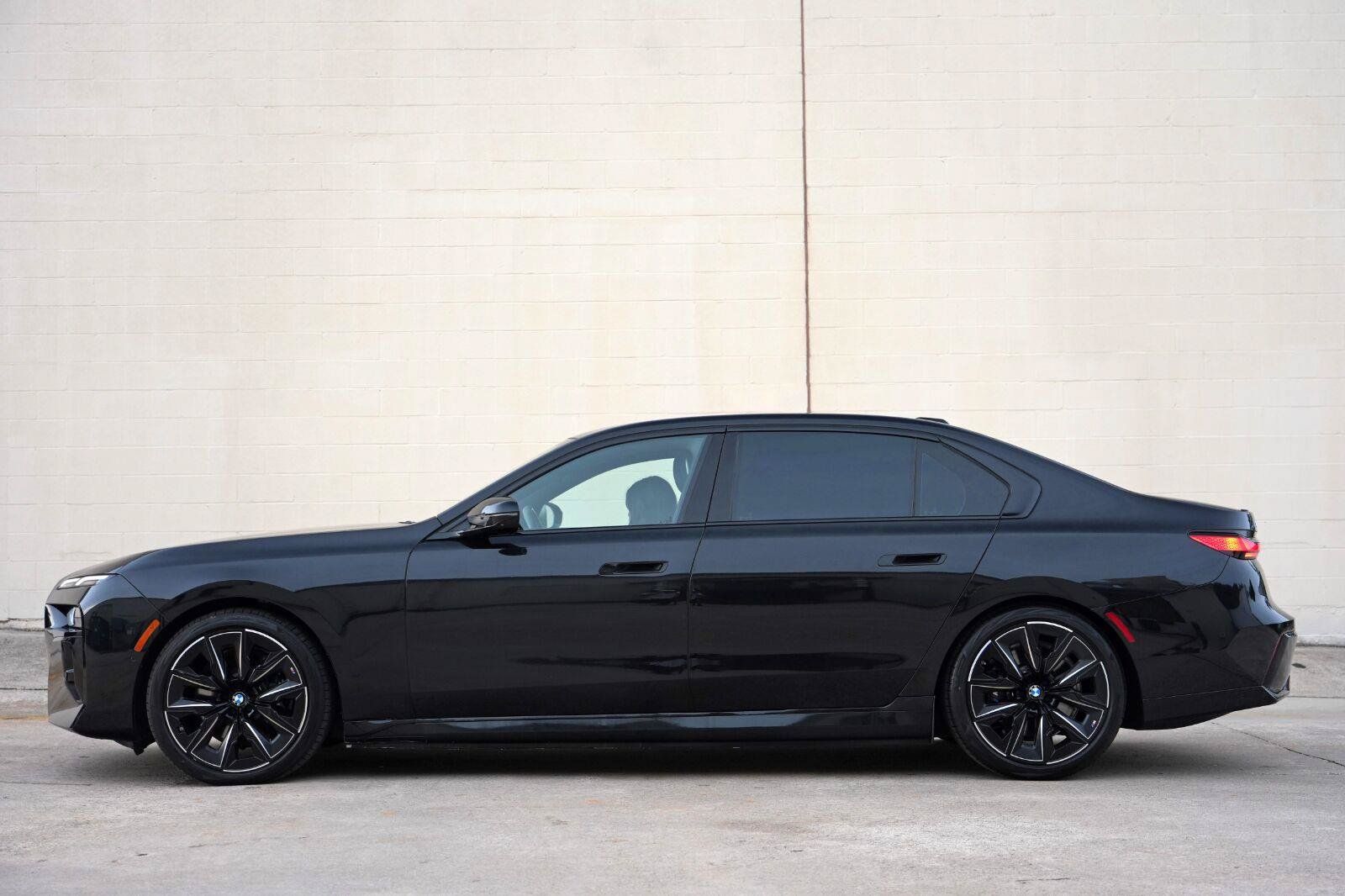 Used 2024 BMW i7 xDrive60 AWD/4WD image 9