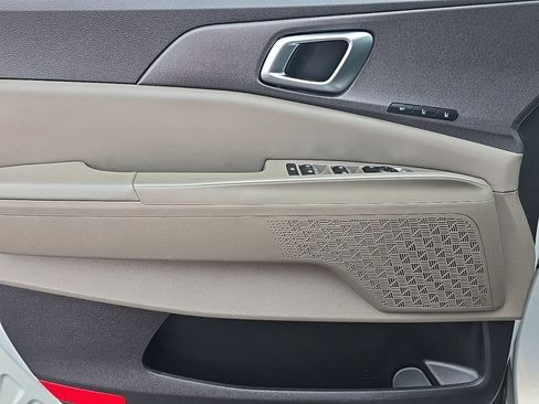 Used 2025 Kia Carnival EX FWD image 11