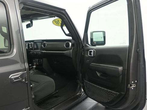 Used 2020 Jeep Wrangler Unlimited Sahara w/ Dual Top Group AWD/4WD image 17