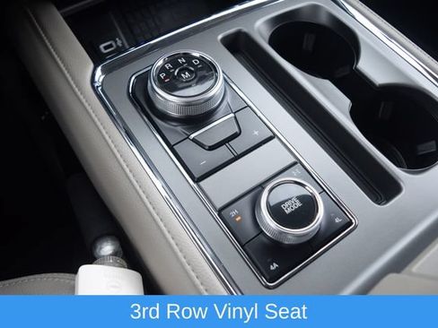 Used 2019 Ford Expedition XLT w/ Equipment Group 202A AWD/4WD image 12