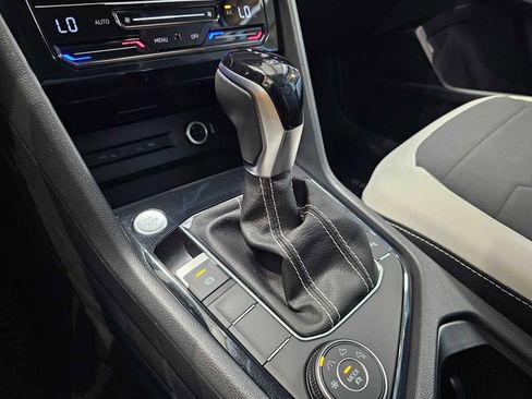 New 2025 Volkswagen Taos SE image 34