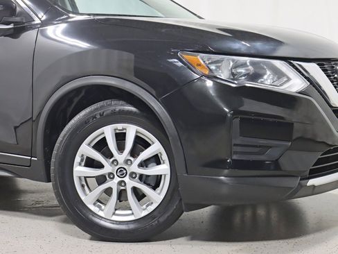 Used 2018 Nissan Rogue SV image 5