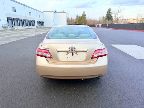 Used 2011 Toyota Camry LE image 4