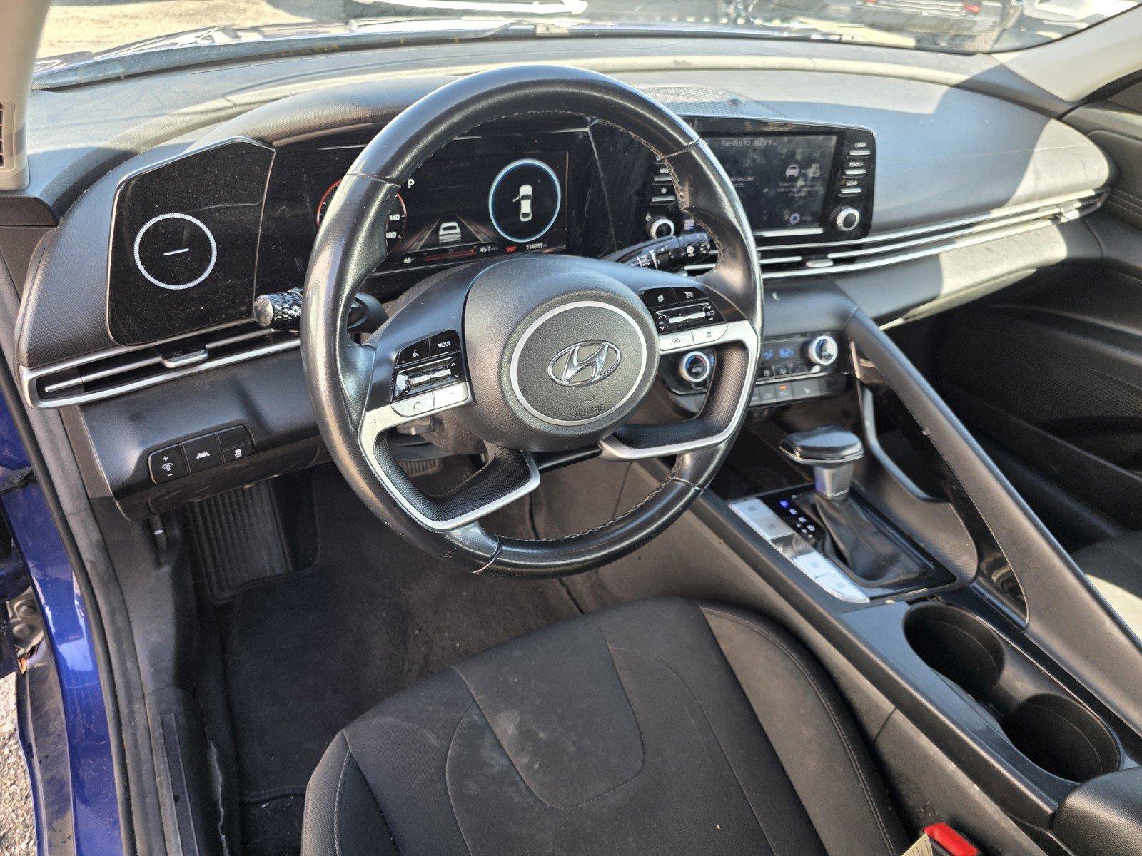 Used 2022 Hyundai Elantra SEL w/ Convenience Package FWD image 15
