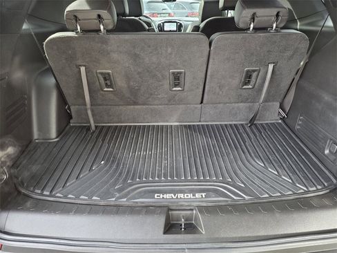 Used 2022 Chevrolet Traverse RS image 38