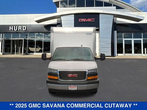 New 2025 GMC Savana 3500 RWD image 10