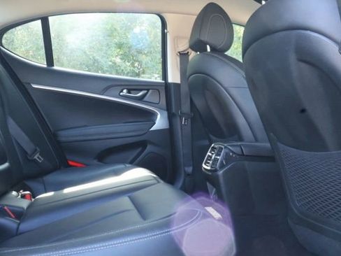 Used 2023 Genesis G70 2.0T image 11