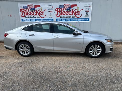 Used 2022 Chevrolet Malibu LT image 2