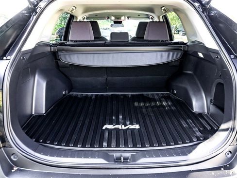 Used 2025 Toyota RAV4 XLE image 30