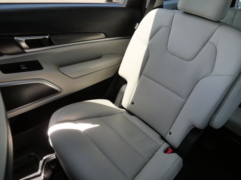 Used 2023 Kia Telluride S FWD image 12