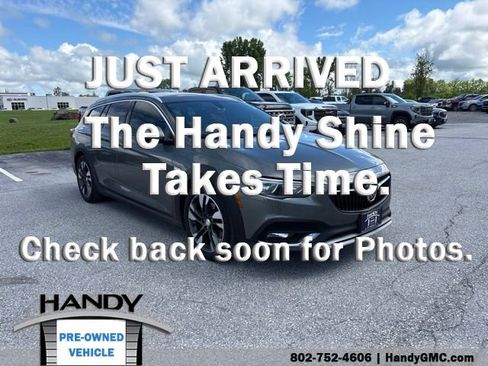 Used 2018 Buick Regal Essence w/ Sights and Sounds Package AWD/4WD image 1