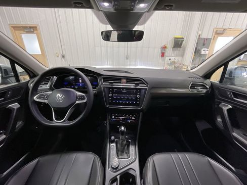 Used 2024 Volkswagen Tiguan SE image 19