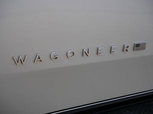 Used 2023 Jeep Wagoneer Series II w/ Premium Group I image 10