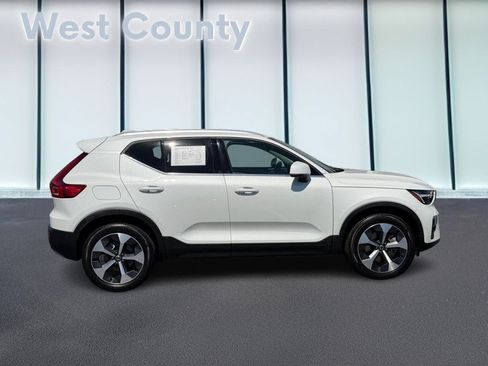 Certified 2025 Volvo XC40 B5 Plus AWD/4WD image 2