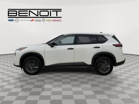 Used 2024 Nissan Rogue S FWD image 2