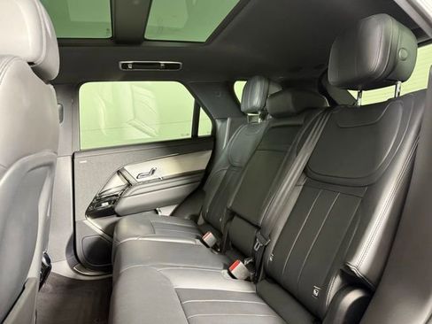 Used 2025 Land Rover Range Rover Sport SE AWD/4WD image 23