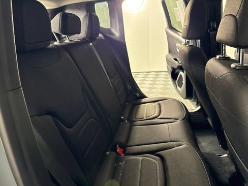 Used 2019 Jeep Renegade Latitude w/ Safety and Security Group FWD image 28