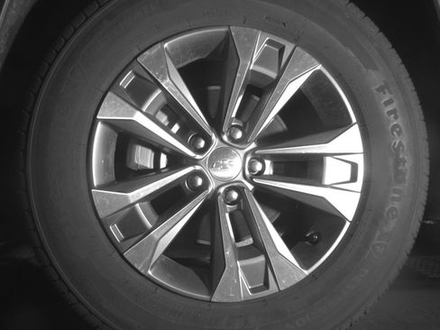 Used 2025 Chevrolet Equinox LT FWD image 12