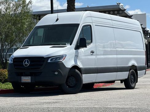 New 2024 Mercedes-Benz eSprinter 170 Cargo image 2