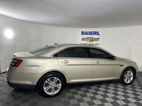Used 2017 Ford Taurus SE image 6