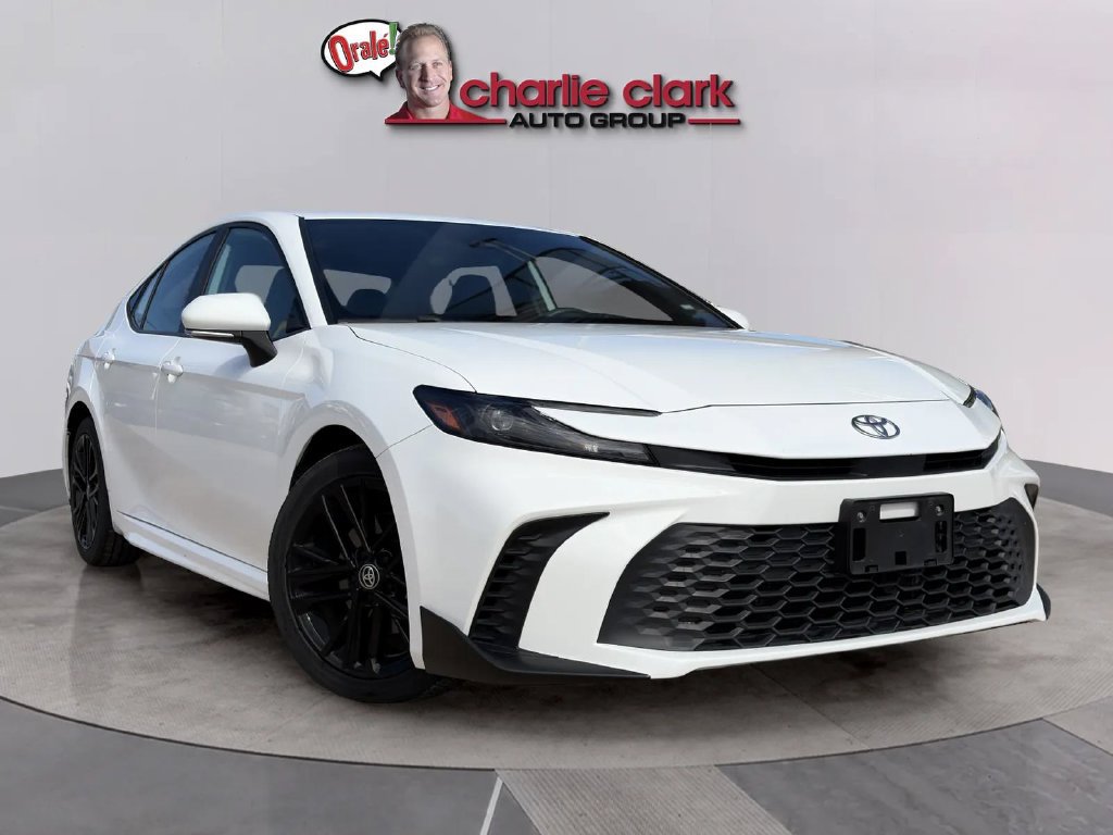 Used 2025 Toyota Camry SE FWD image 5