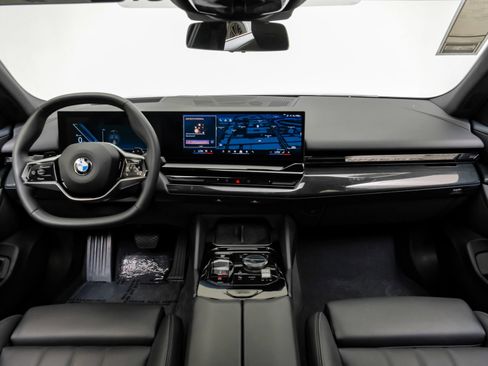 Used 2025 BMW 530i RWD image 19