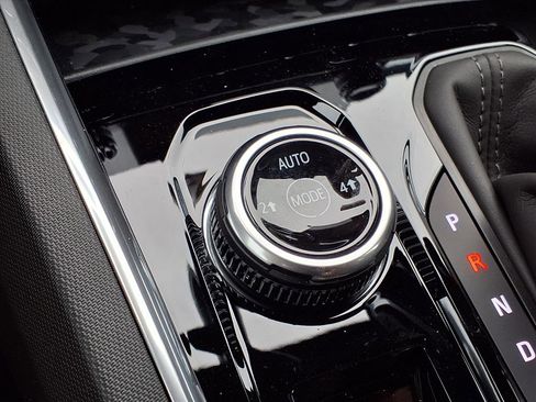 New 2026 GMC Canyon Elevation w/ Convenience Package image 6