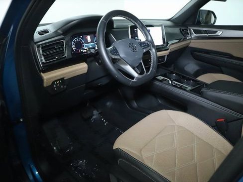 Used 2024 Volkswagen Atlas Cross Sport SE w/ Black Wheel Package FWD image 17