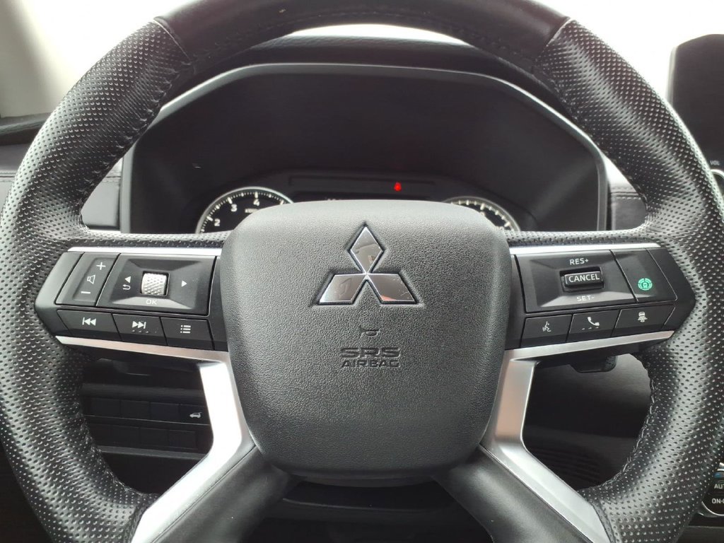 Used 2023 Mitsubishi Outlander SE AWD/4WD image 21