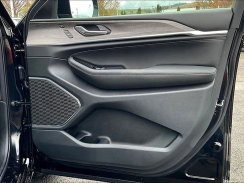 New 2025 Jeep Grand Cherokee Overland w/ Luxury Tech Group IV image 27