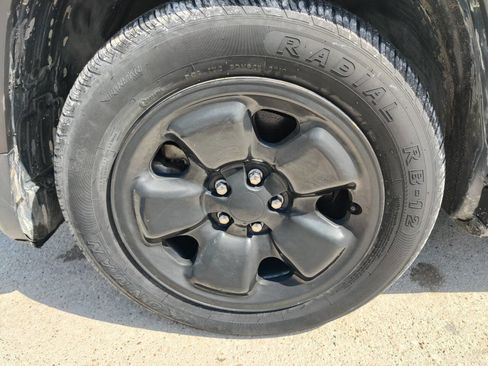 Used 2014 Jeep Cherokee Sport image 21