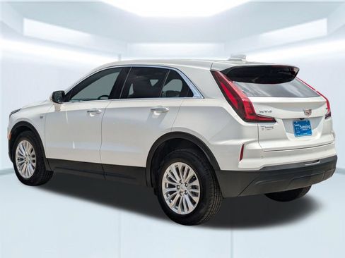 Used 2024 Cadillac XT4 Luxury w/ Cold Weather Package FWD image 4