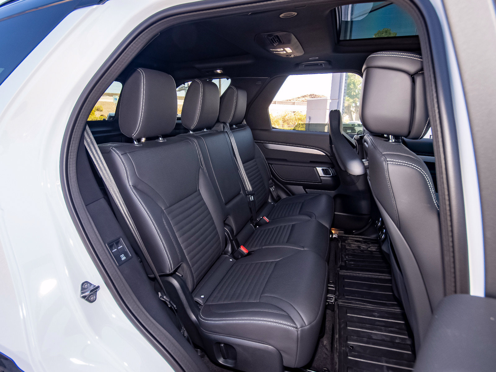 New 2026 Land Rover Discovery Limited Edition AWD/4WD image 47