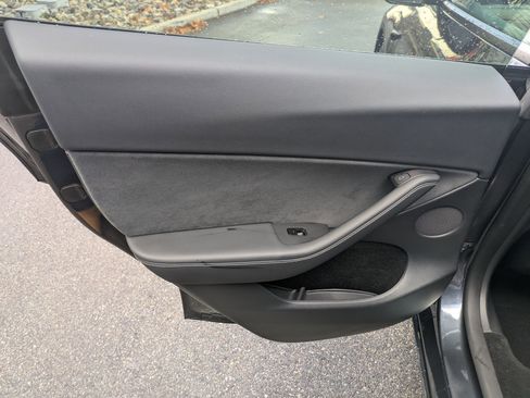 Used 2025 Tesla Model Y Long Range image 26