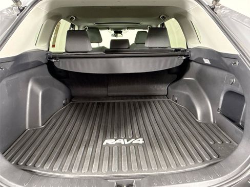 Used 2020 Toyota RAV4 XLE w/ Convenience Package FWD image 32