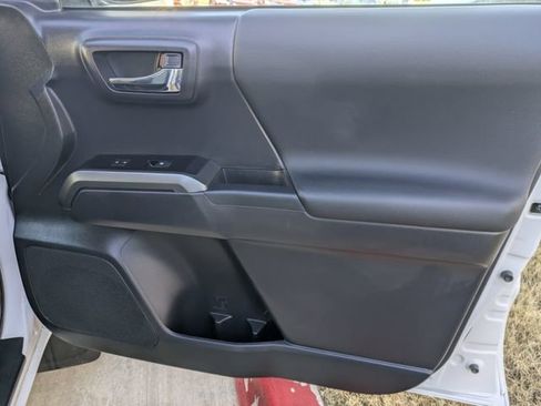 Used 2023 Toyota Tacoma TRD Sport image 32