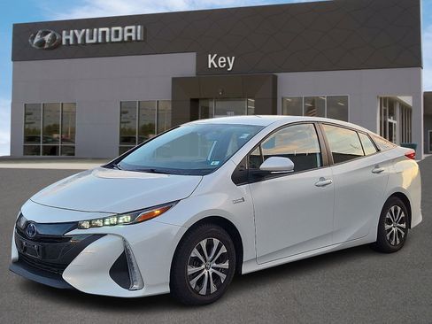 Used 2022 Toyota Prius Prime XLE image 7