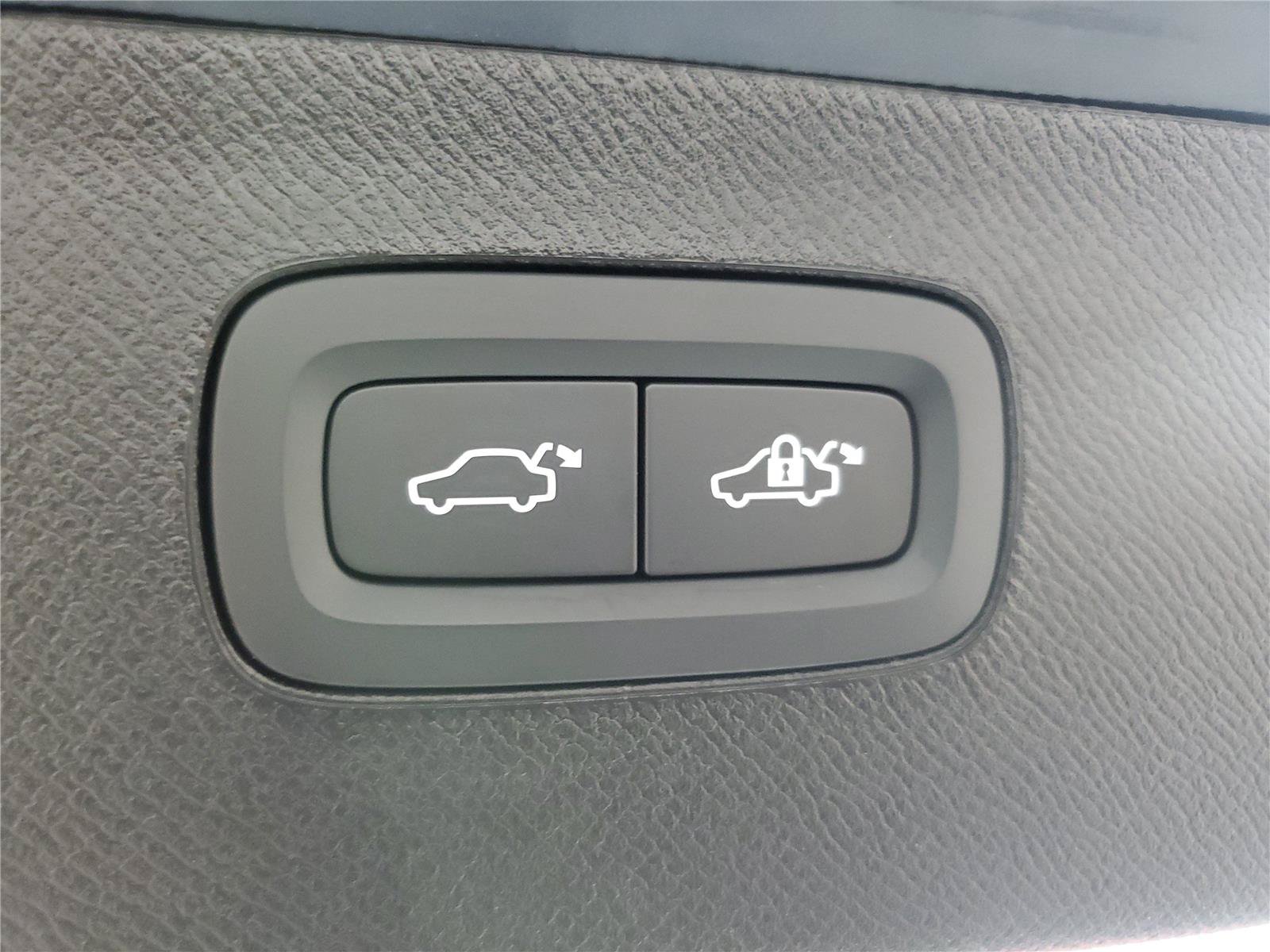 Certified 2026 Volvo XC90 B6 Plus AWD/4WD image 8