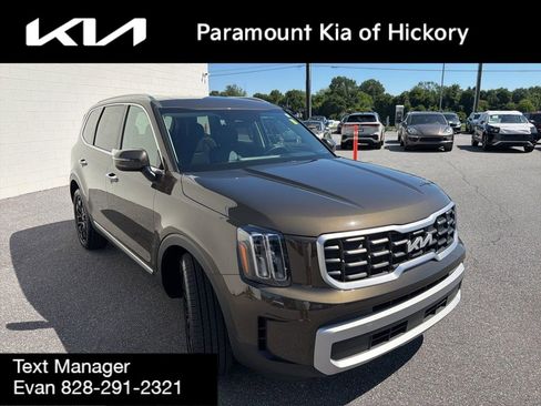 Used 2025 Kia Telluride S FWD image 3