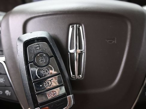 Used 2024 Lincoln Navigator Premiere AWD/4WD image 47